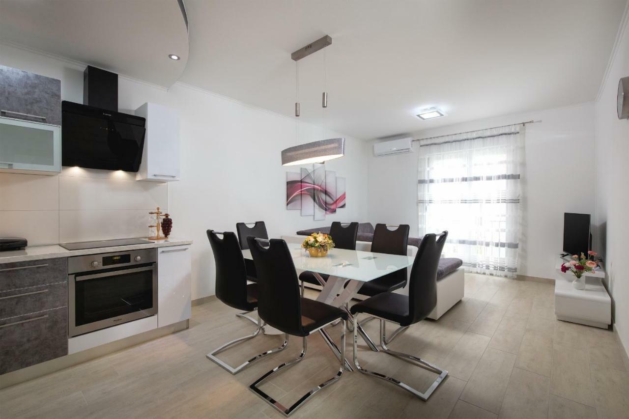 Villa Apartments Kordic Kastela Luaran gambar