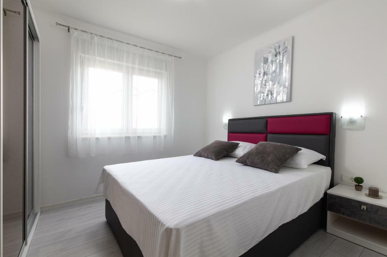 Villa Apartments Kordic Kastela Luaran gambar