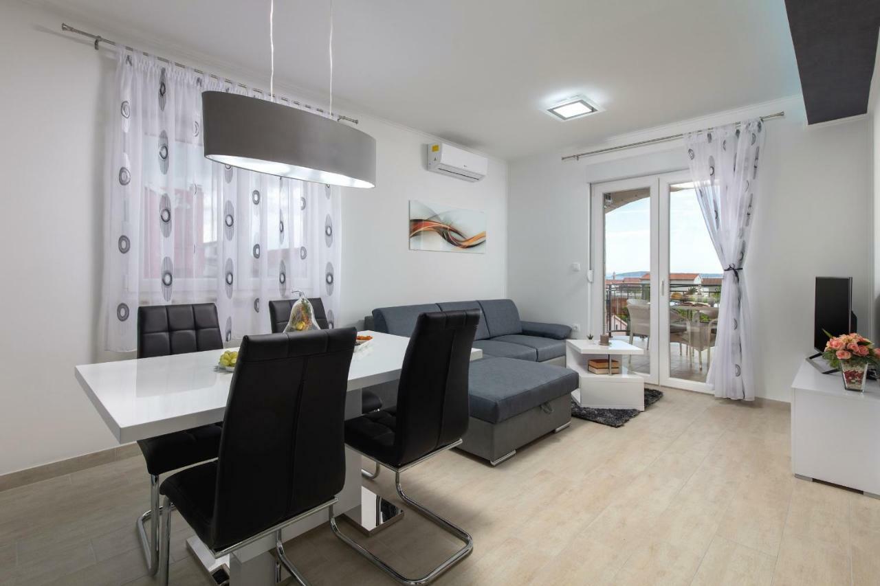 Villa Apartments Kordic Kastela Luaran gambar